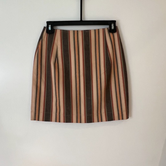 Women's straight-cut skirt with multi-colored vertical stripes. Size 4 - Picture 3 of 4